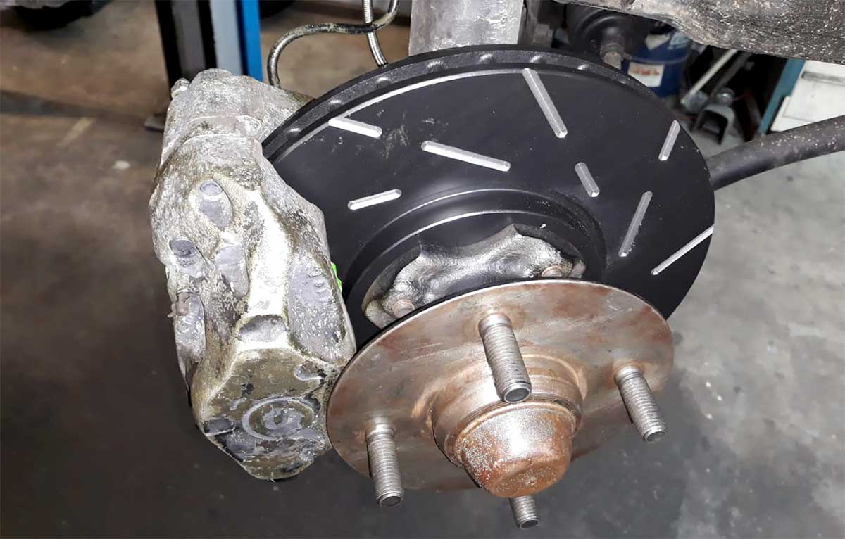 Die Firma EBC kann eine moderne Bremse für 13-Zoll-Felgen liefern.