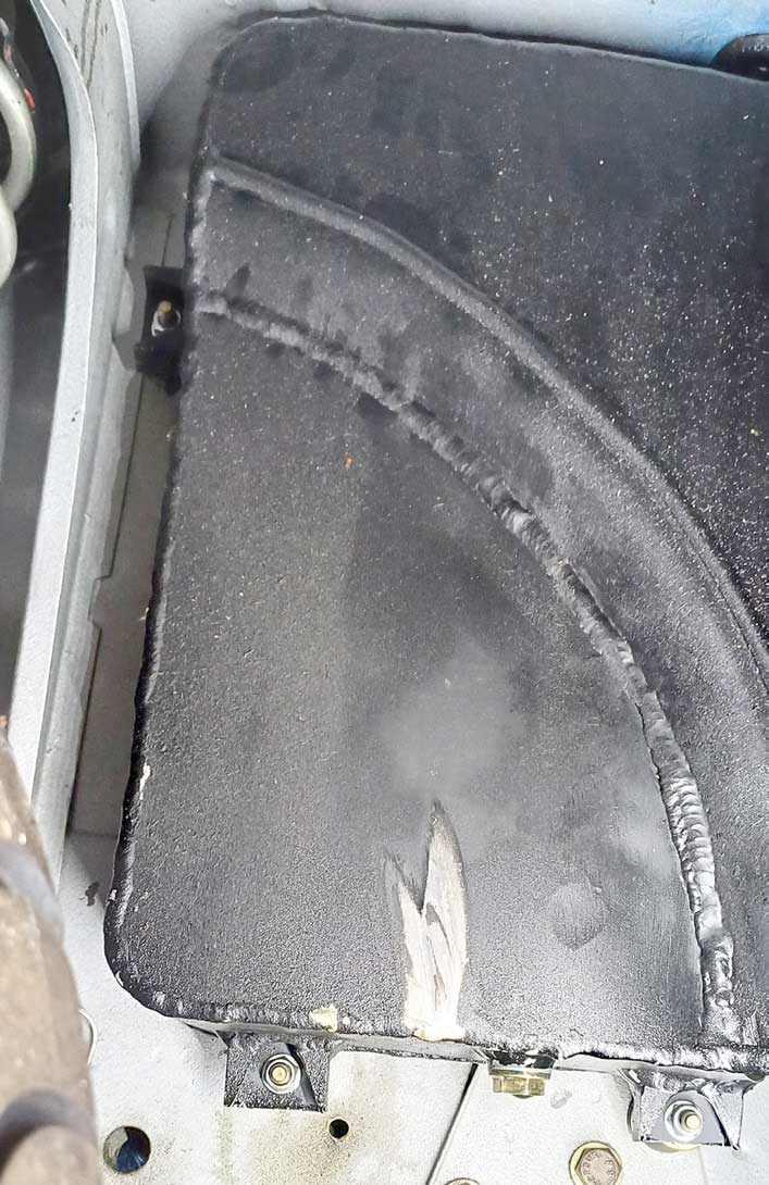 Manfred Borgert saß nun einmal dort, wo einst unter anderem Dieter Glemser Platz genommen hatte. Trockensumpfschmierung im rechten Kotflügel.