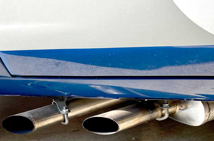 Auspuffanlage, damals noch sehr „dünn- rohrig“. Auspuffanlage, damals noch sehr „dünn- rohrig“.