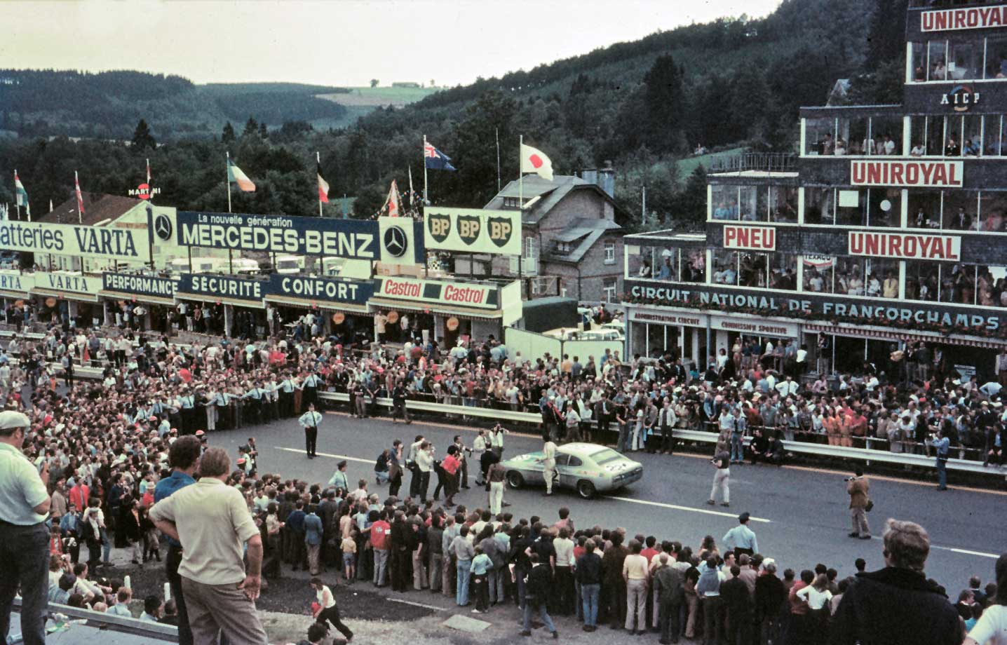 Sieger bei den 24 Stunden für Tourenwagen 1971 in Spa-Francorchamps, gestellt von den Fotografen. Foto: Zwischengas/Paul Kooyman