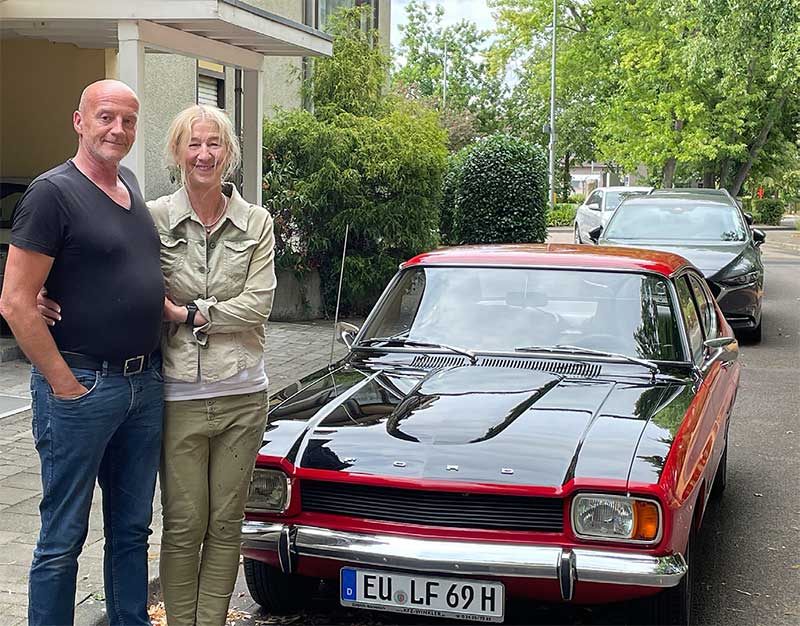 Petra Mands wollte Ehemann Ralf bereits 2020 mit einer Capri-Fahrt überraschen. Drei Jahre später hat es dann geklappt, Frank Lehmann kam mit seinem Turbo May nach Erftstadt.