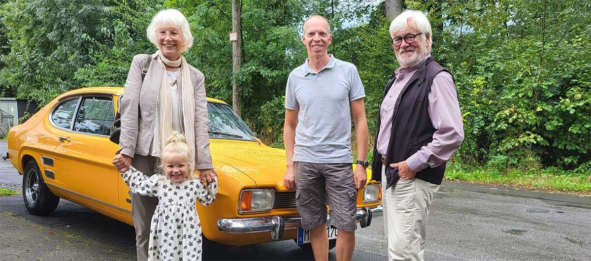 Guido Verse ermöglichte Christel und Wolfgang Schnatmann eine Zeitreise. Auch Enkeltochter Ida freute sich mit.