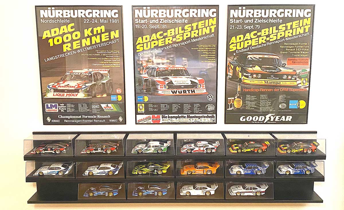 Mit seinem Erscheinen 1978 sorgte der Zakspeed Turbo für Aufsehen und lehrte die Konkurrenz das Fürchten. Zu den Bewunderern des Autos gehören auch Manfred Borgert und sein Bruder Rüdiger. Letzterer hat dem „Zak“ mit Modellen im Maßstab 1:18 und Postern eine Art Denkmal gesetzt. Mit seinem Erscheinen 1978 sorgte der Zakspeed Turbo für Aufsehen und lehrte die Konkurrenz das Fürchten. Zu den Bewunderern des Autos gehören auch Manfred Borgert und sein Bruder Rüdiger. Letzterer hat dem „Zak“ mit Modellen im Maßstab 1:18 und Postern eine Art Denkmal gesetzt.