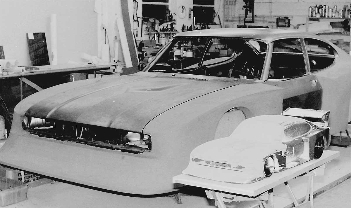 Presse-Information der Ford-Werke 1978. Das verwendete Foto zeigt ein 1:5 Modell, da zu dem Zeitpunkt der Zakspeed-Turbo noch im Bau war. Presse-Information der Ford-Werke 1978. Das verwendete Foto zeigt ein 1:5 Modell, da zu dem Zeitpunkt der Zakspeed-Turbo noch im Bau war.
