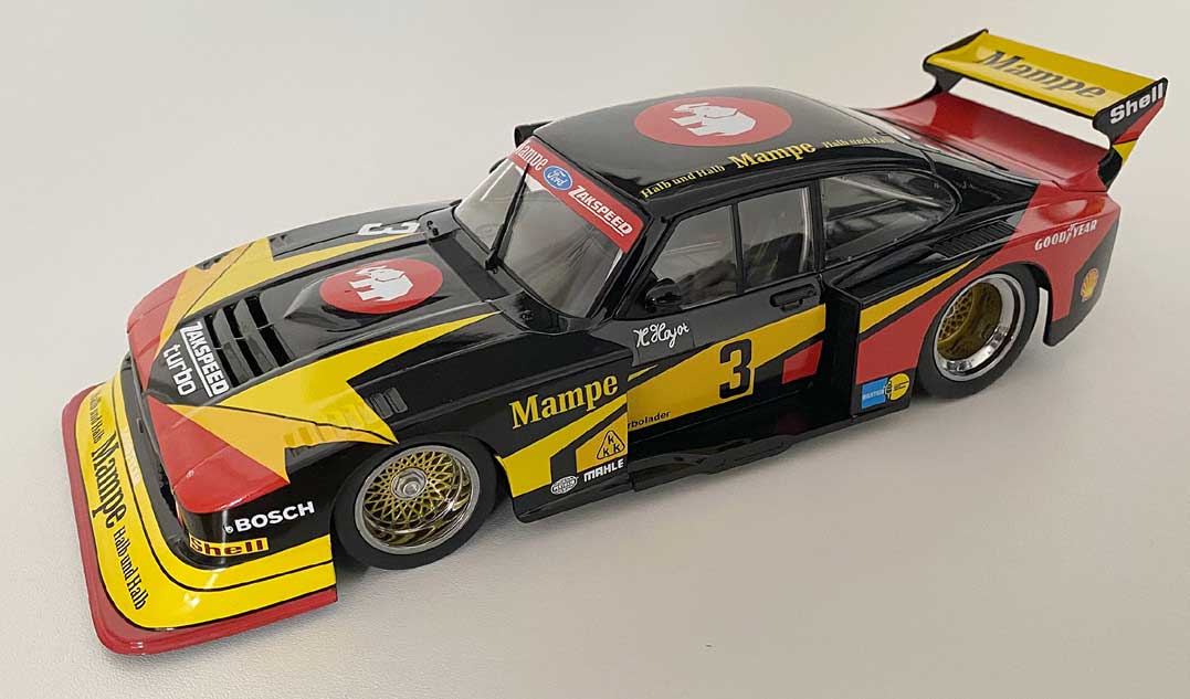 Drei Wagen mit dem 1,4 Liter Turbo für 1979. Hans Heyer weiterhin im Mampe-Design mit neuem Chassis und Startnummer 3. Harald Ertls Auto in den ersten beiden Rennen der Saison war der vorherige 78er Heyer-Capri, nun im Sachs-Design. Drei Wagen mit dem 1,4 Liter Turbo für 1979. Hans Heyer weiterhin im Mampe-Design mit neuem Chassis und Startnummer 3. Harald Ertls Auto in den ersten beiden Rennen der Saison war der vorherige 78er Heyer-Capri, nun im Sachs-Design.