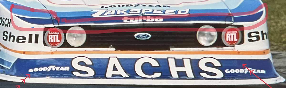 Unterschiede der Fronten bei den 79er Sachs-Capri für Detailfreunde.
Oben: Altfahrzeug (Startnummern 2/69). Dunkelblauer Streifen: starke Krümmung. Spoilerlackierung: unverändert. Weißer Strich nur auf Leiste.
Unten: Neuaufbau ab Mitte Saison 1979. Dunkelblauer Streifen: geringe Krümmung. Spoilerlackierung: verändert am Ende der Saison. Weißer dünner Strich an der Motorhaube. Unterschiede der Fronten bei den 79er Sachs-Capri für Detailfreunde.
Oben: Altfahrzeug (Startnummern 2/69). Dunkelblauer Streifen: starke Krümmung. Spoilerlackierung: unverändert. Weißer Strich nur auf Leiste.
Unten: Neuaufbau ab Mitte Saison 1979. Dunkelblauer Streifen: geringe Krümmung. Spoilerlackierung: verändert am Ende der Saison. Weißer dünner Strich an der Motorhaube.