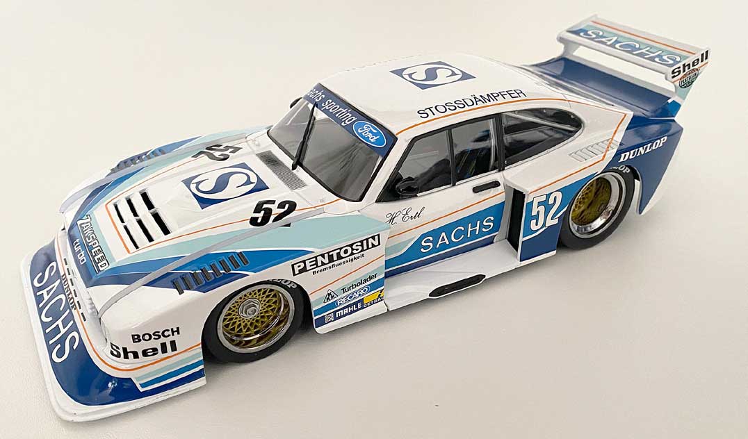 Drei Wagen mit dem 1,4 Liter Turbo für 1980. Harald Ertl weiterhin in der Sachs-Optik mit der Nummer 52. Drei Wagen mit dem 1,4 Liter Turbo für 1980. Harald Ertl weiterhin in der Sachs-Optik mit der Nummer 52.